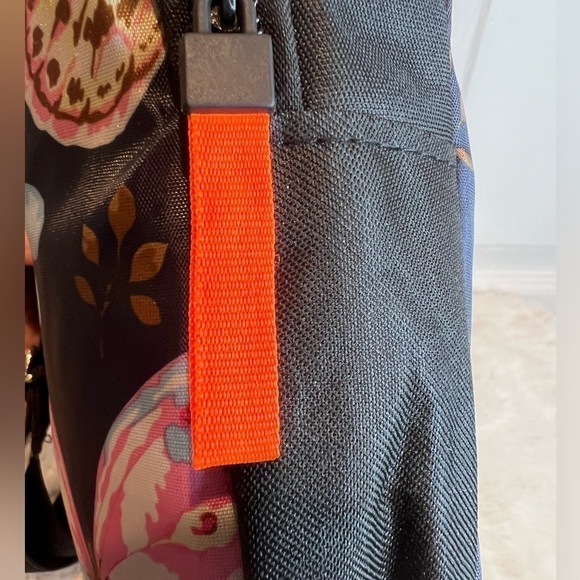 WOMENS SHOULDER/CHEST CANVAS PACK - Picture 6 of 8